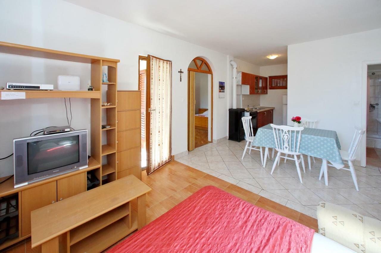Apartment Vala *