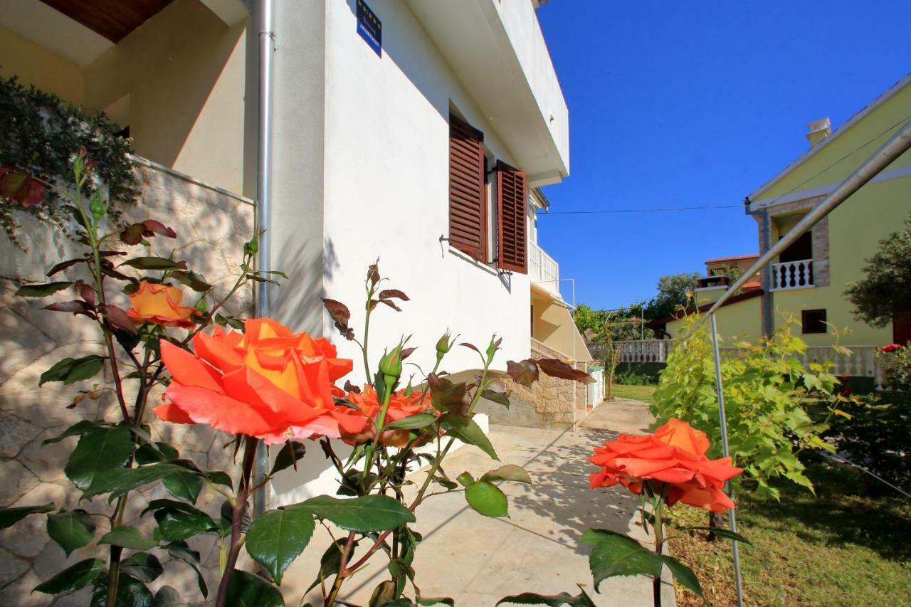 Vala Apartment *