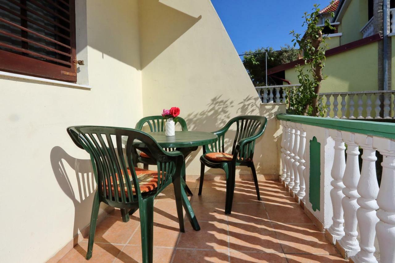 Apartment Vala *